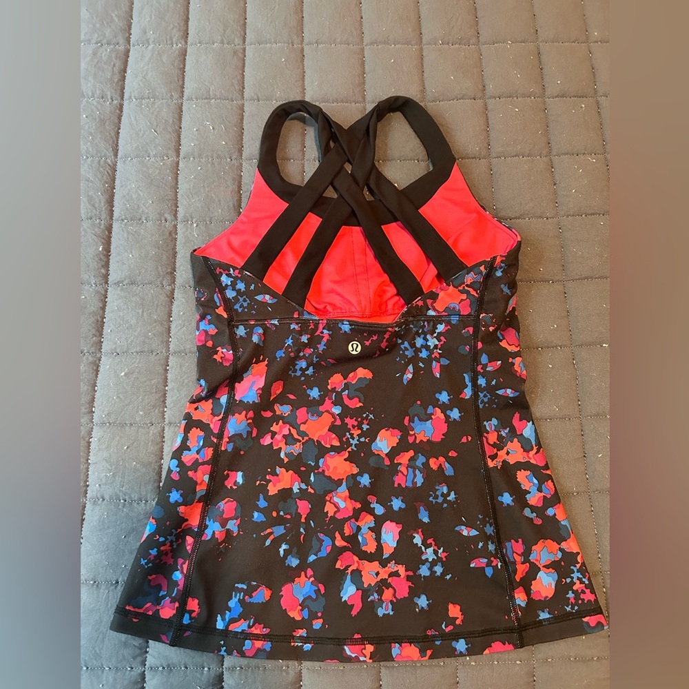 Lululemon Workout Yoga Pilates Tank Top Size 6 Multicolor print Cross Back